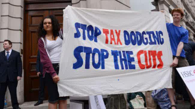 UK Uncut protests tax dodging by HSBC